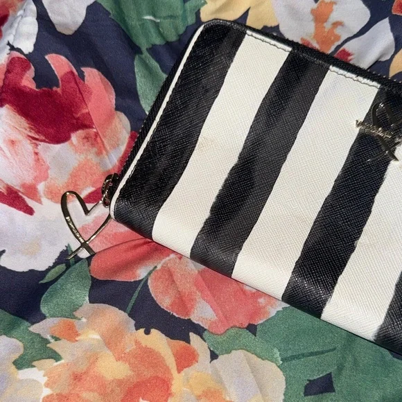 Victoria's Secret Black and White Striped Zip Wallet with Heart Charm - Picture 5 of 8
